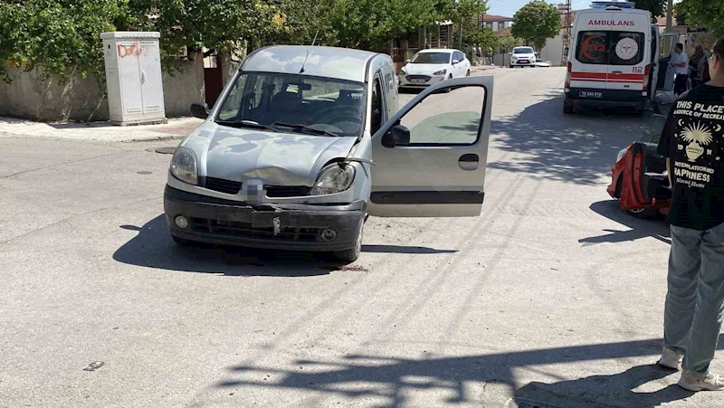 Çorum’da hafif ticari araç ile otomobil çarpıştı
