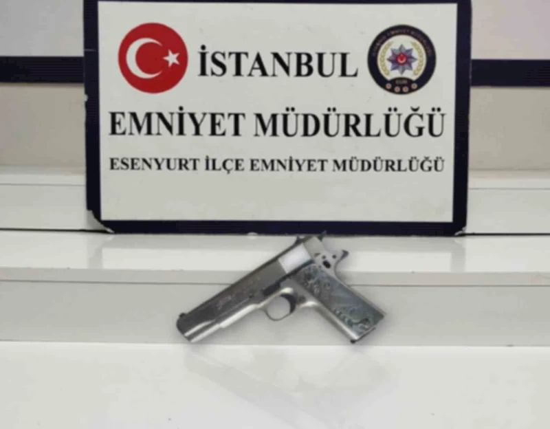 Esenyurt’ta ayağı alçılı bir şüpheli tartıştığı sürücüye ateş açtı: O anlar kamerada
