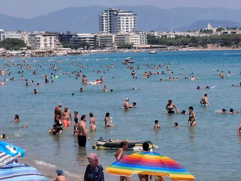Didim’de sıcaklıklar arttı, Altınkum doldu taştı
