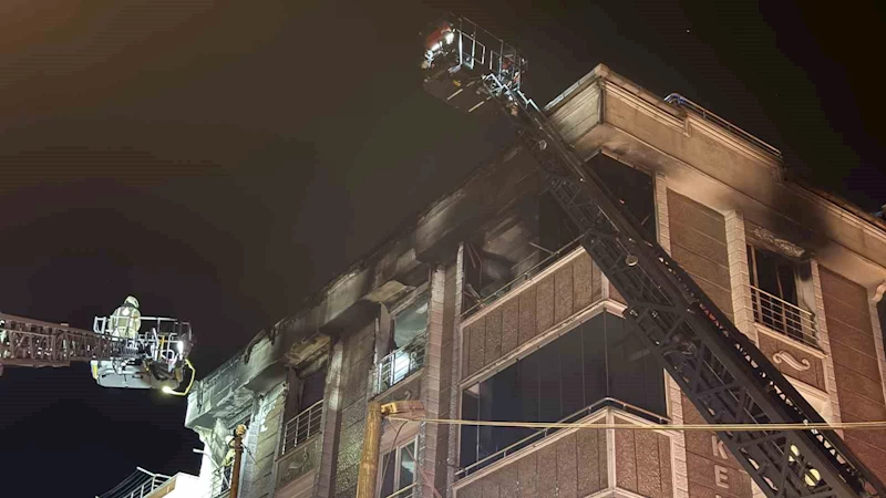 Gaziosmanpaşa’da 6 katlı binada çıkan yangın paniğe neden oldu
