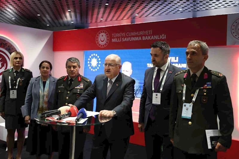 Bakan Güler’den, IDEF’te kurulan ‘2025 Aile Yılı’ standına ziyaret

