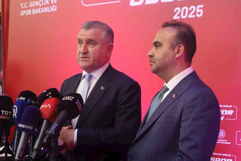 Gençlik ve Spor Bakanı Bak ile Sanayi ve Teknoloji Bakanı Kacır, 
