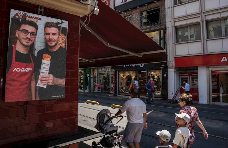 İstanbul’da bir dönercinin ChatGPT ile ürettiği ‘ünlü fotoğrafları’ gerçeğinden daha çok ilgi gördü, dünya medyasında haber oldu
