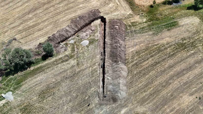 Bölgedeki yüz binlerce kişiyi ilgilendiren fay hattında hendek açıldı, akademisyenler çalışma yaptı

