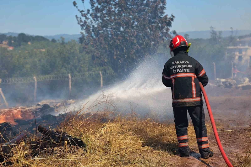 Sakarya’da 3 farklı noktada çıkan yangınlar kontrol altına alındı
