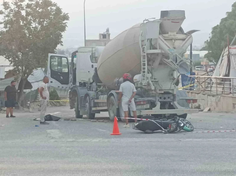 Beton mikseri motosikleti ezdi: 2 ölü
