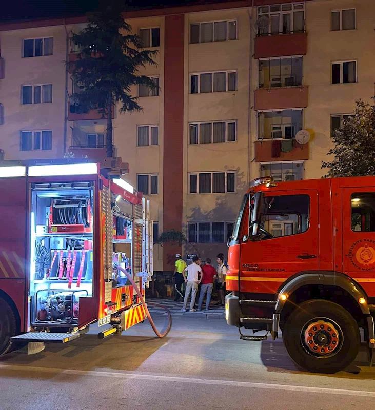 Bolu’da 5 katlı apartmanda yangın paniği
