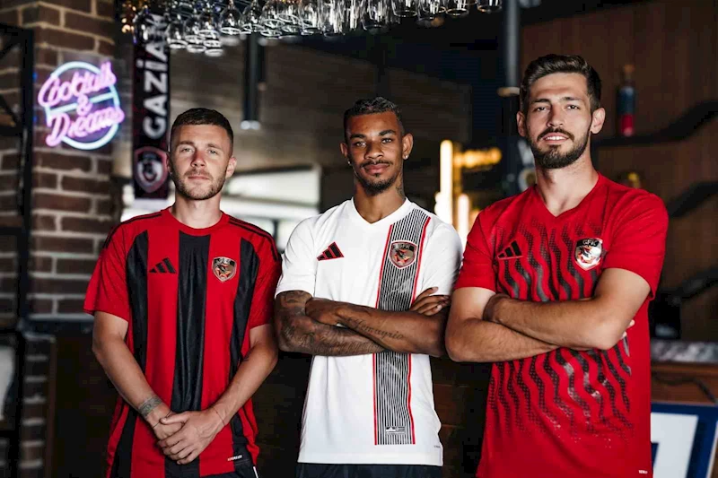 Gaziantep FK, yeni sezon formalarını tanıttı
