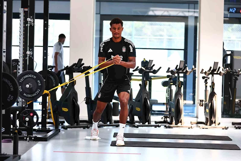 Beşiktaş, günün ikinci antrenmanında salonda çalıştı

