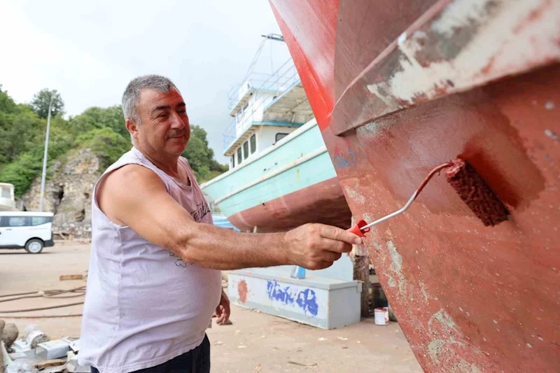 Balıkçılar, teknelerini yeni sezona hazırlıyor
