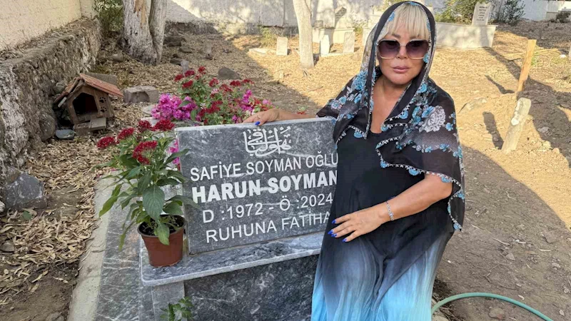 Safiye Soyman oğlunun kabrini ziyaret etti: 
