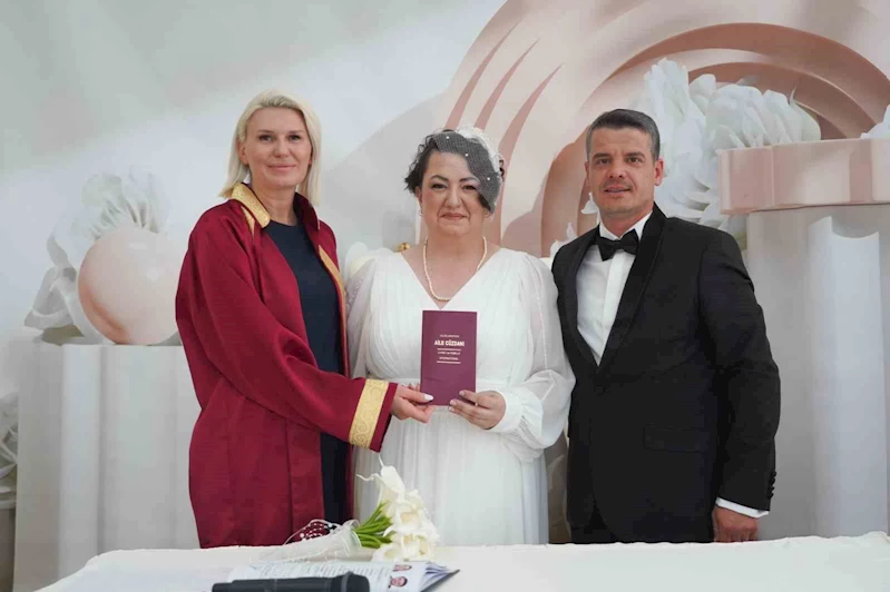 Başkan Subaşı, çalışma arkadaşlarının nikahını kıydı
