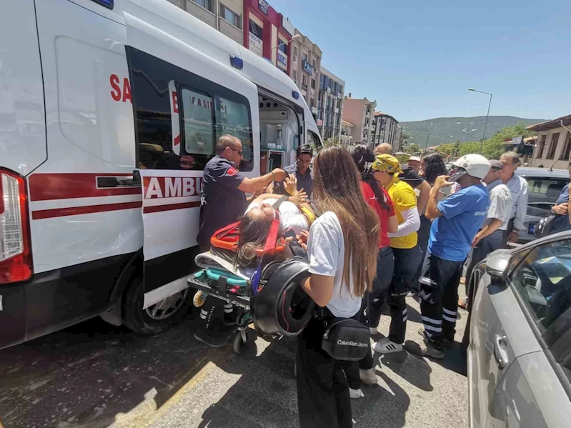 Menteşe’de otomobil motosikletliye çarptı: 1 yaralı
