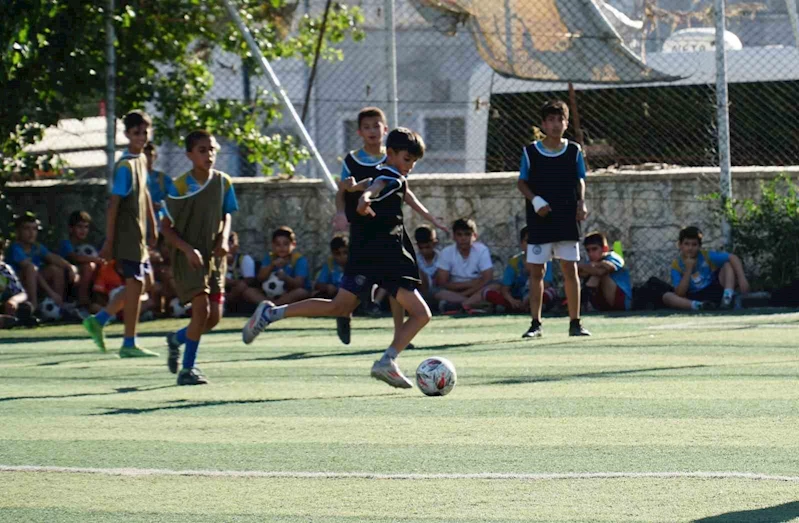 Haliliye’de yaz futbol kursuna çocuklardan yoğun ilgi
