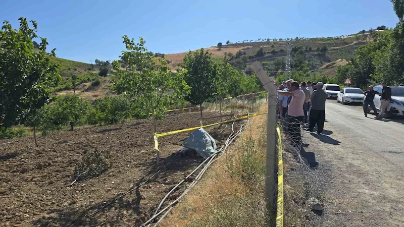 Bahçesinde kazı yaparken toprak altında kalan şahıs hayatını kaybetti
