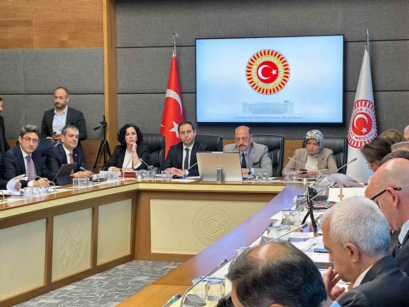 Sağlık alanına yönelik düzenlemeler içeren kanun teklifi komisyondan geçti
