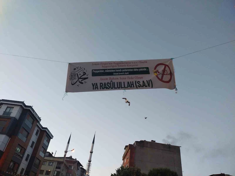 Peygamberimize yönelik karikatüre afişli protesto
