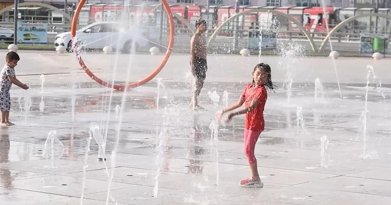 Gaziantep’te sıcaktan bunalan vatandaşlar Şahinbey parklarında serinliyor
