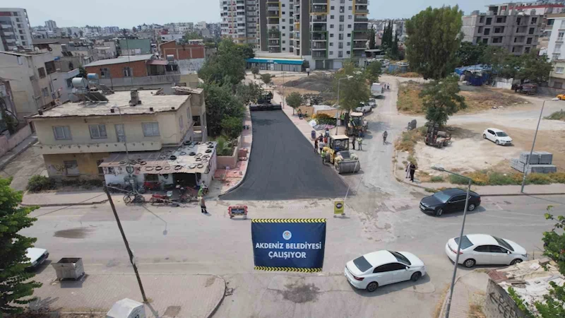 Akdeniz’de asfalt çalışmaları sürüyor
