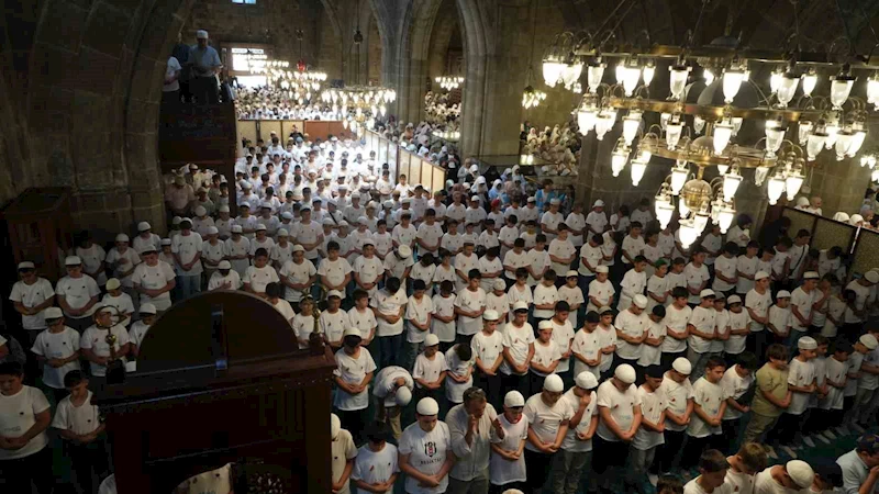 TÜGVA, Erzurum’da 6 bin 237 öğrenciyi Ulu Cami’de buluşturdu
