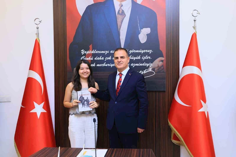 Vali Akbıyık başarılı öğrencileri ağırladı
