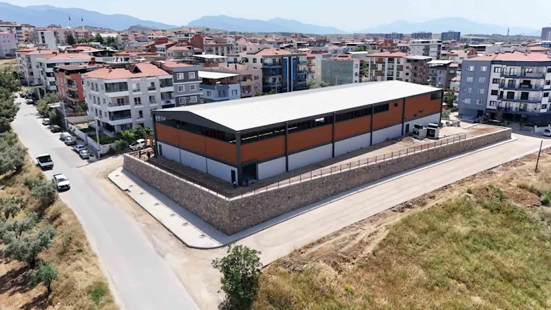 Turgutlu Belediyesi Mimar Ferdi Zeyrek Spor Kompleksi’nde sona yaklaşıldı
