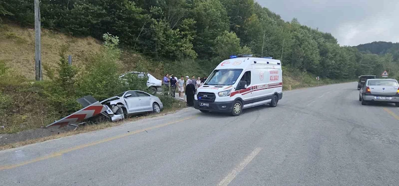 Kastamonu’da iki otomobil çarpıştı: 2 yaralı
