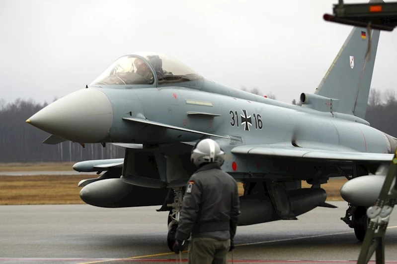 Almanya’nın 20 Eurofighter ve 6 bin 500 zırhlı araç alacağı iddiası
