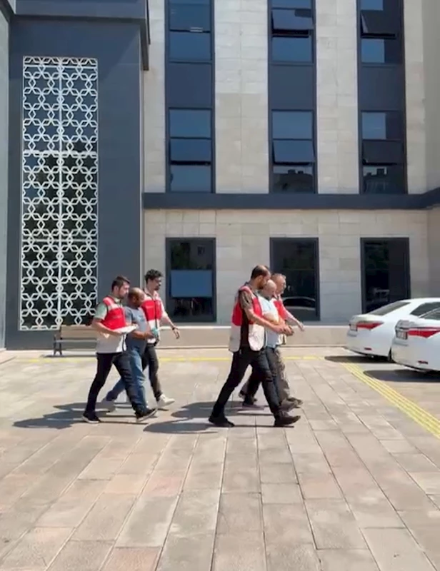 Çanakkale’de 58’er yıl hapis cezasıyla aranan 2 şahıs yakalandı
