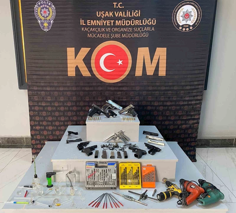 Uşak’ta çok sayıda ruhsatsız silah ele geçirildi
