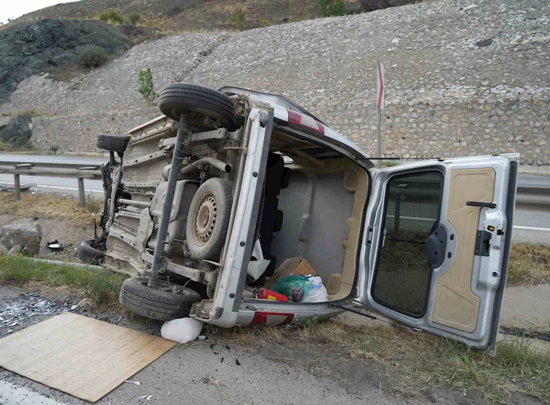 Cenaze yolunda kaza: 1 ölü, 1 yaralı
