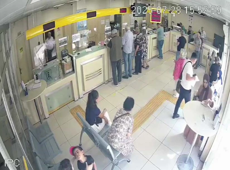 Nefesi kesilen çocuğun imdadına yetişti: O anlar kamerada
