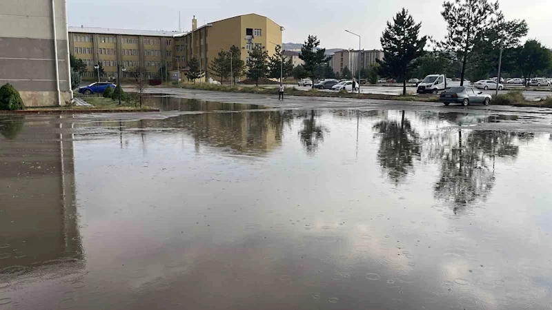 Kavurucu sıcaklar yerini sağanak ve taşkınlara bıraktı
