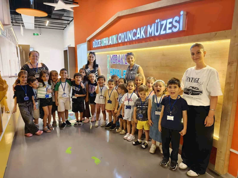 Atıklarla yapılan oyuncakların sergilendiği müze büyük ilgi görüyor
