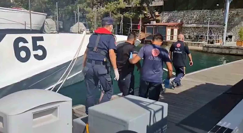 Gezi teknesinde yaralanan vatandaşa tıbbi tahliye

