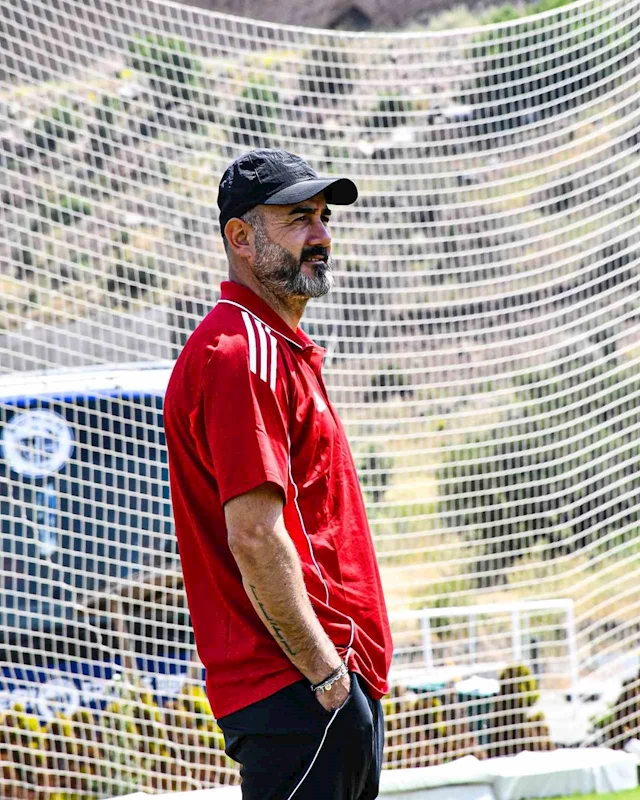 Gökhan Ünal: 