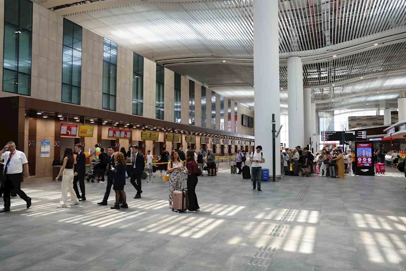 Çukurova Uluslararası Havalimanı 10 ayda 4,5 milyon yolcuya hizmet verdi

