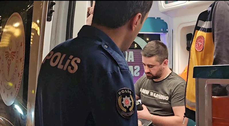 Şehir merkezinde dehşet anları: Yol verme yüzünden araçla ezmeye kalktı
