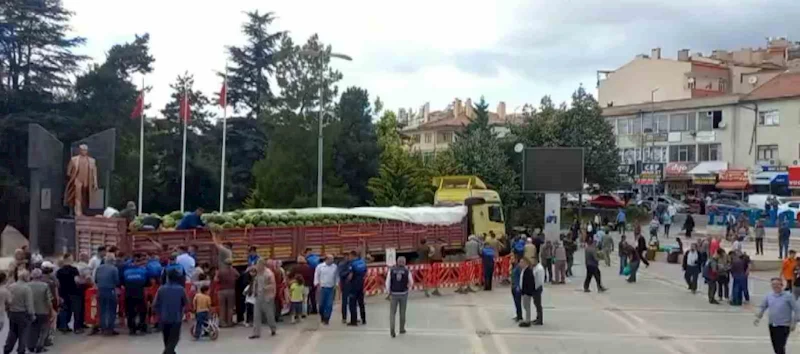Bu da ücretsiz karpuz kuyruğu
