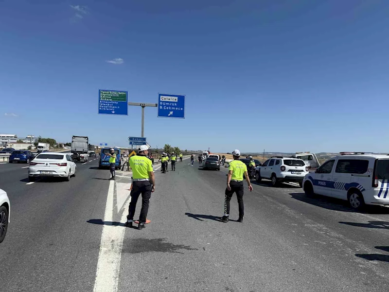 Çatalca’da bariyere çarpan araç parçalandı, 1 astsubay hayatını kaybetti
