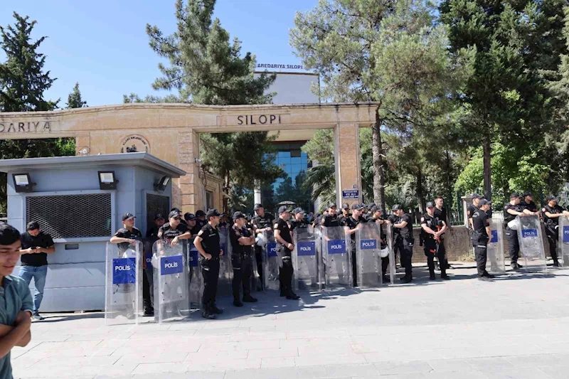 Silopi’de DEM Parti yürüyüşüne tepki gösteren bir kişi darbedildi
