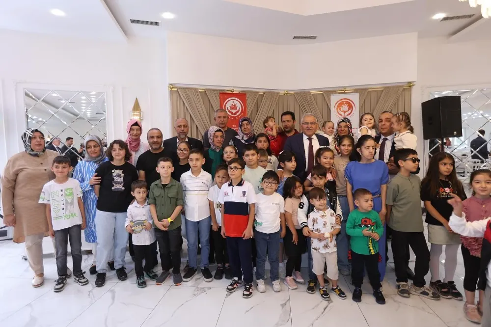  Başkan Büyükkılıç, yetim ve özel çocuklarla buluştu   