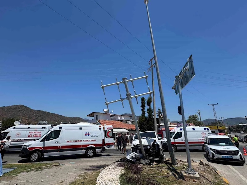 Fethiye’de trafik kazasında 11 kişi yaralandı
