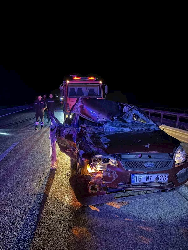 Tırla çarpışan otomobilde 4 kişi yaralandı
