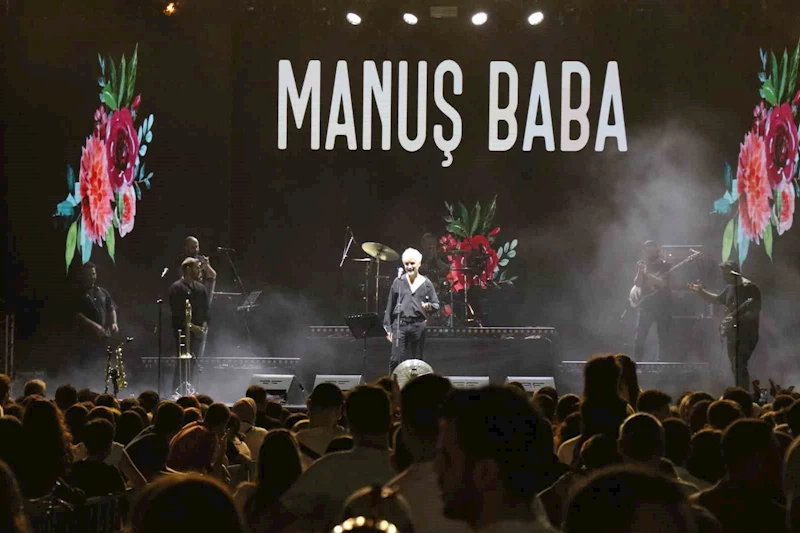Manuş Baba, DEMOT’ta hayranlarıyla bir araya geldi
