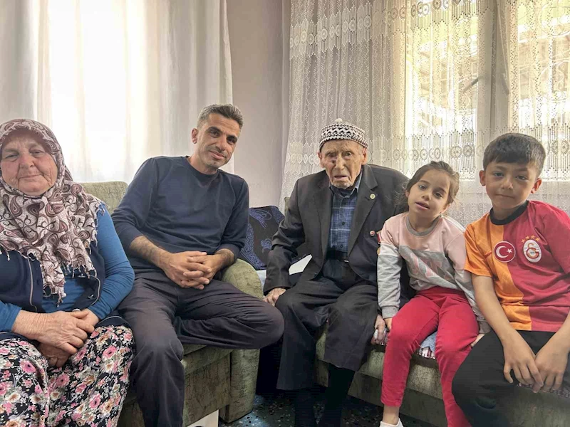 103 yaşındaki Kore gazisi torununun, torununu gördü
