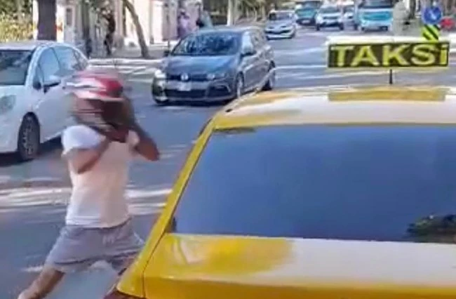 Taksiciye saldırdı, dayak yemekten zor kurtuldu: O anlar kamerada
