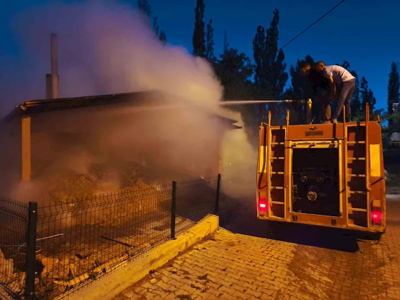 Sızır Belediyesi yufka üretim tesisinde yangın çıktı
