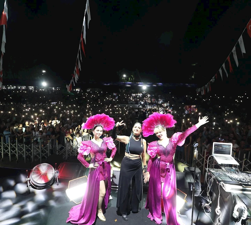 47. Honaz Kiraz Festivali muhteşem Zara konseriyle son buldu
