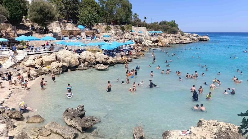 Mersin’de sıcaklıklar arttı, sahillerde yoğunluk yaşandı
